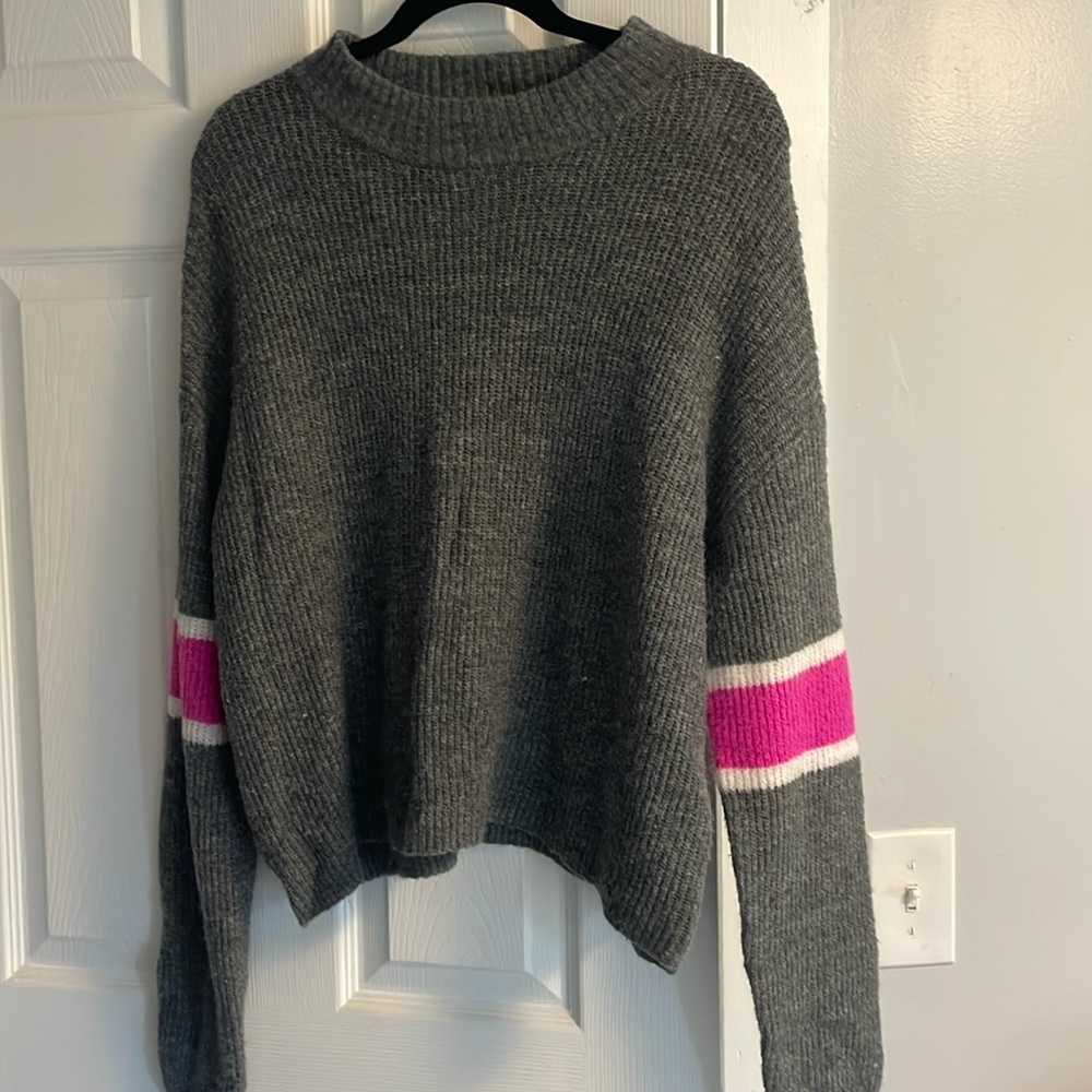 Cropped sporty sweater